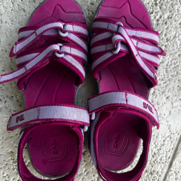 Teva Other - Teva Pink Sandals size 1Y